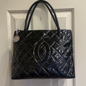 CHANEL authentic caviar Black Patent leather Tote bag.